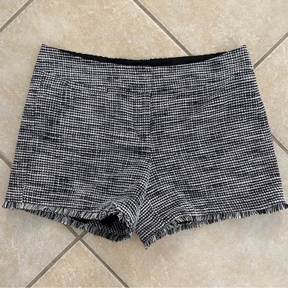 Ann Taylor Black & White Shorts Sz.4 - Picture 1 of 3